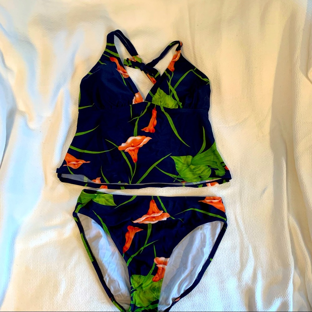 Two piece tankini tropical floral pattern size L